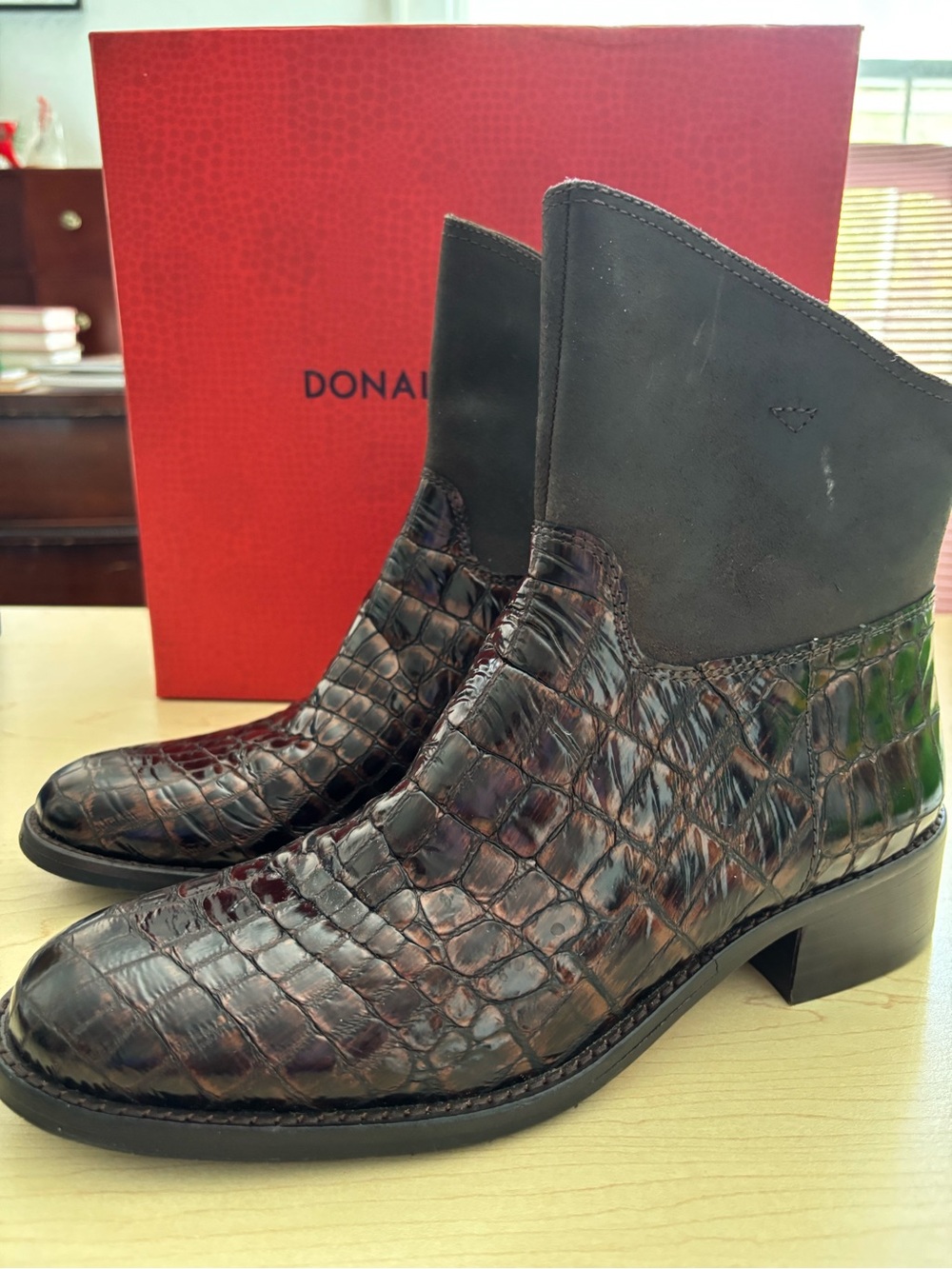 NWT Donald J. Pliner Women’s Sz 9M Brown Croc-Embossed Leather Ankle Boots